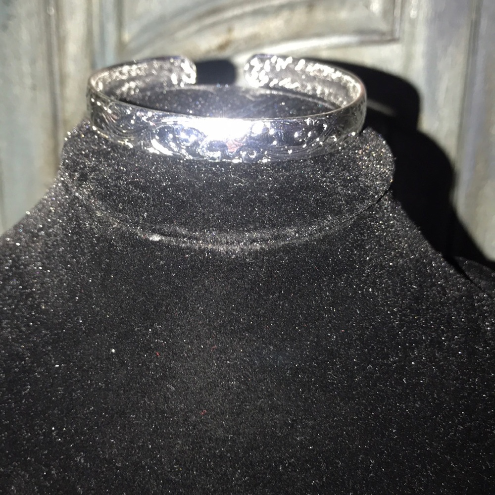 Beautiful sterling silver bangle bracelet